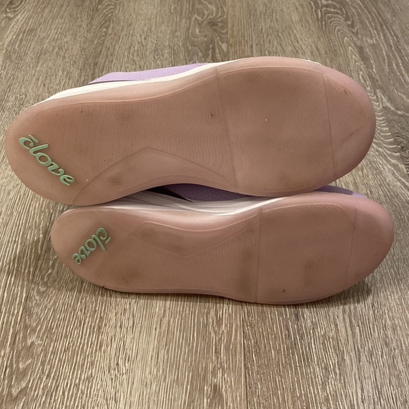 Clove shoes made for healthcare workers - Picture 6 of 7